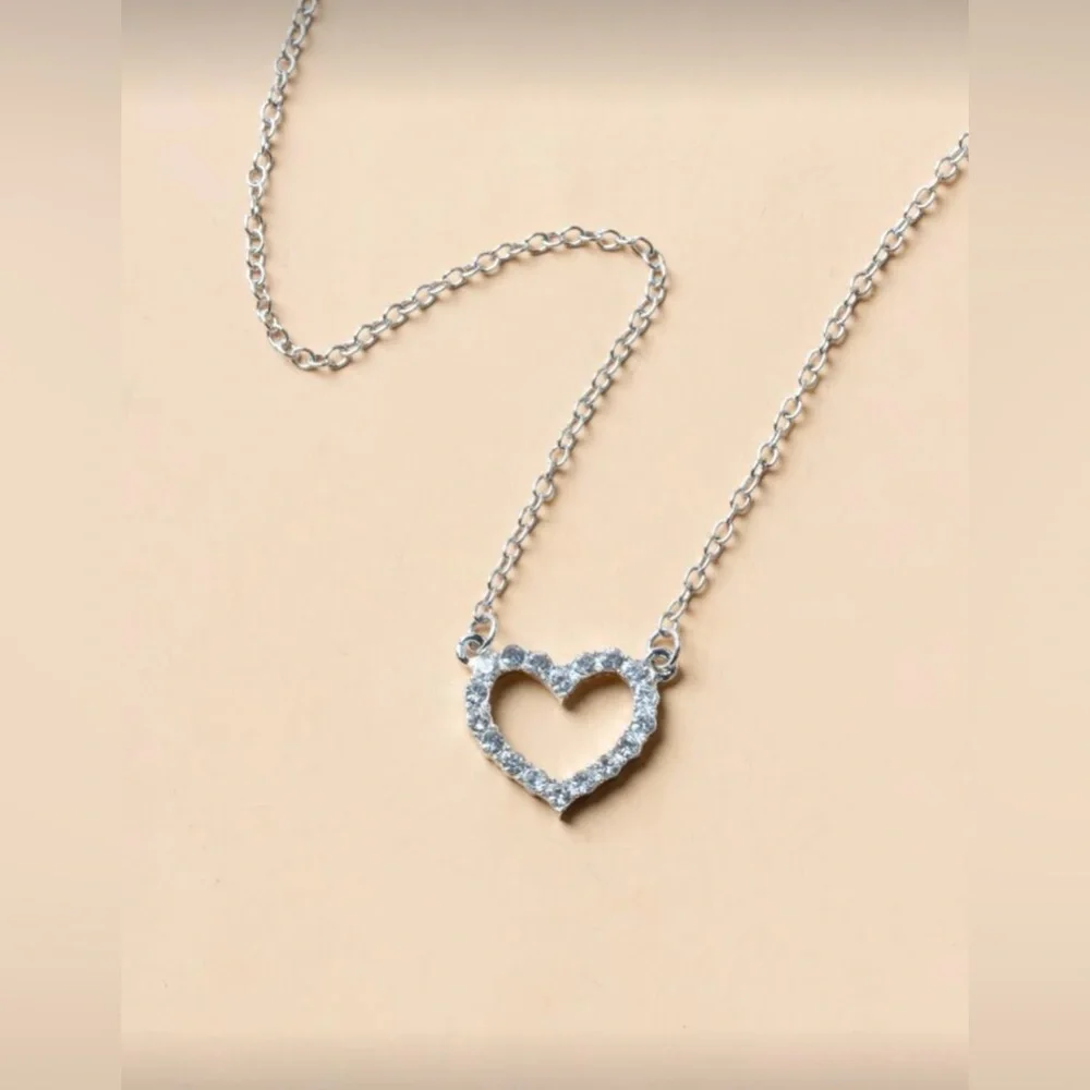 Silver Tine Rhinestone Heart Necklace‎